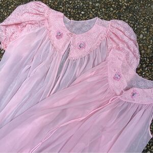 Vintage 1960’s bubblegum pink chiffon two piece baby doll nightgown peignoir L